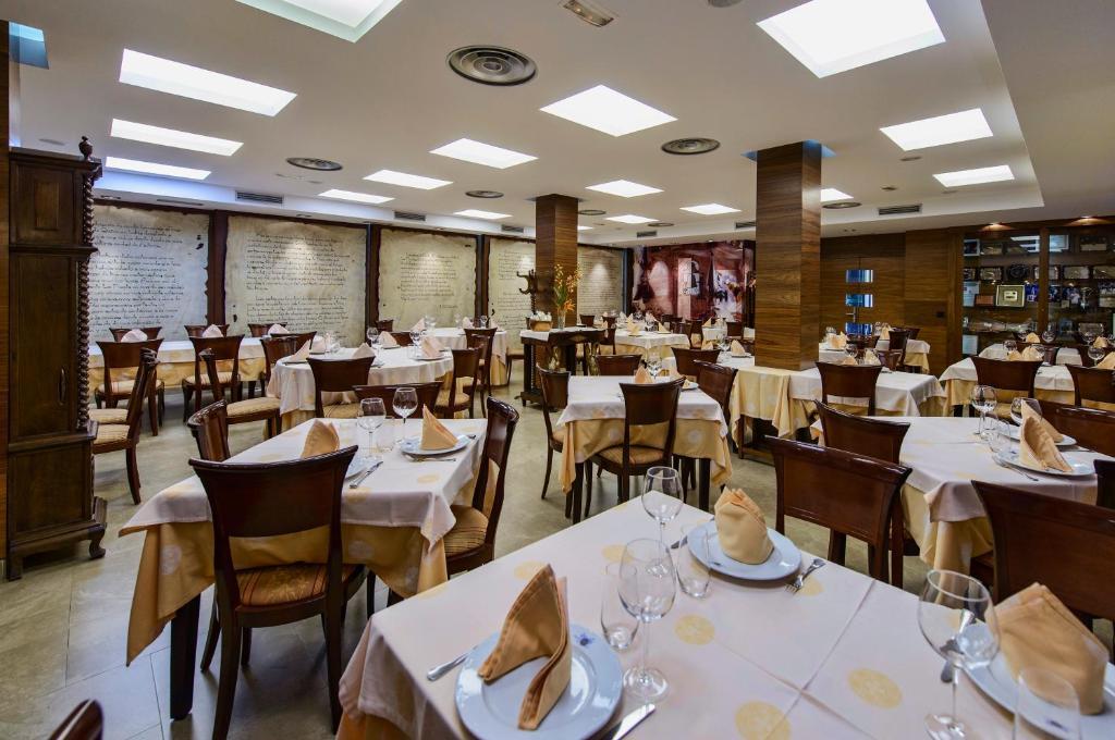 Hotel Restaurante La Peseta Astorga Dış mekan fotoğraf